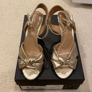 Banana Republic Gold Knot high heel 6.5